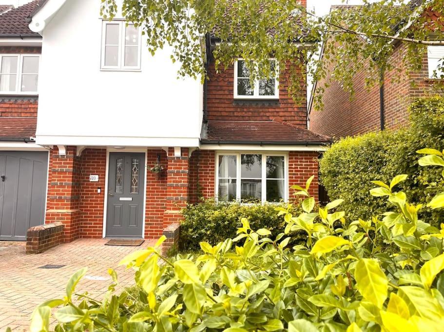 The Woodlands, Shortstay, Ideal For Families, Relocation, Contractors, Travel Stay Horley Exterior foto
