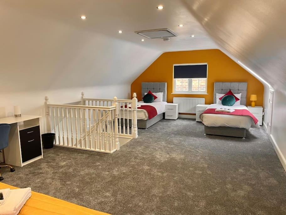 The Woodlands, Shortstay, Ideal For Families, Relocation, Contractors, Travel Stay Horley Exterior foto
