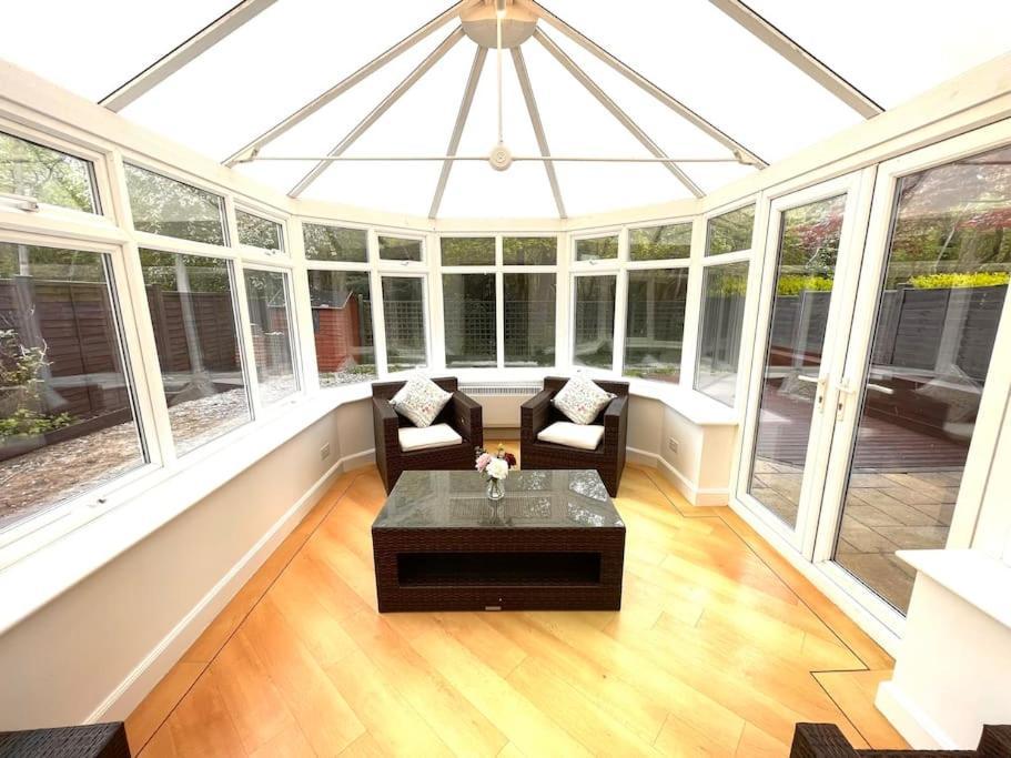 The Woodlands, Shortstay, Ideal For Families, Relocation, Contractors, Travel Stay Horley Exterior foto