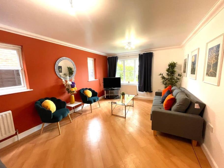 The Woodlands, Shortstay, Ideal For Families, Relocation, Contractors, Travel Stay Horley Exterior foto